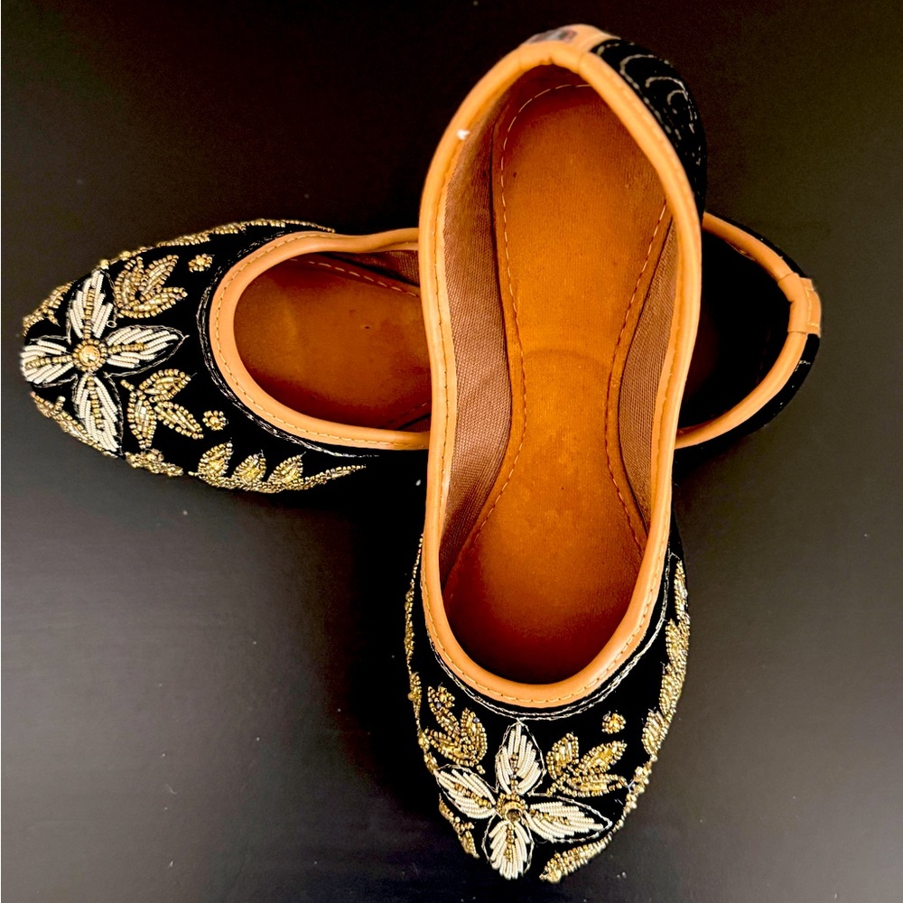 Ethnic Indian / Pakistani Women’s Footwear